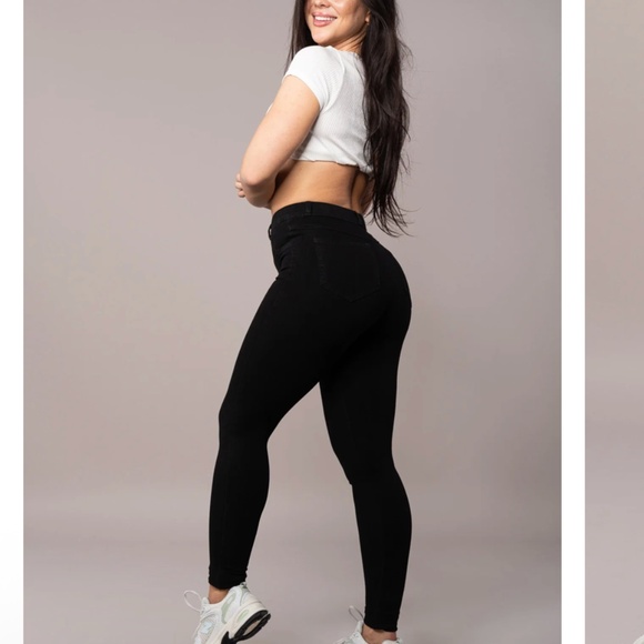 Fitjeans 360 High Waisted - Black - Picture 2 of 14